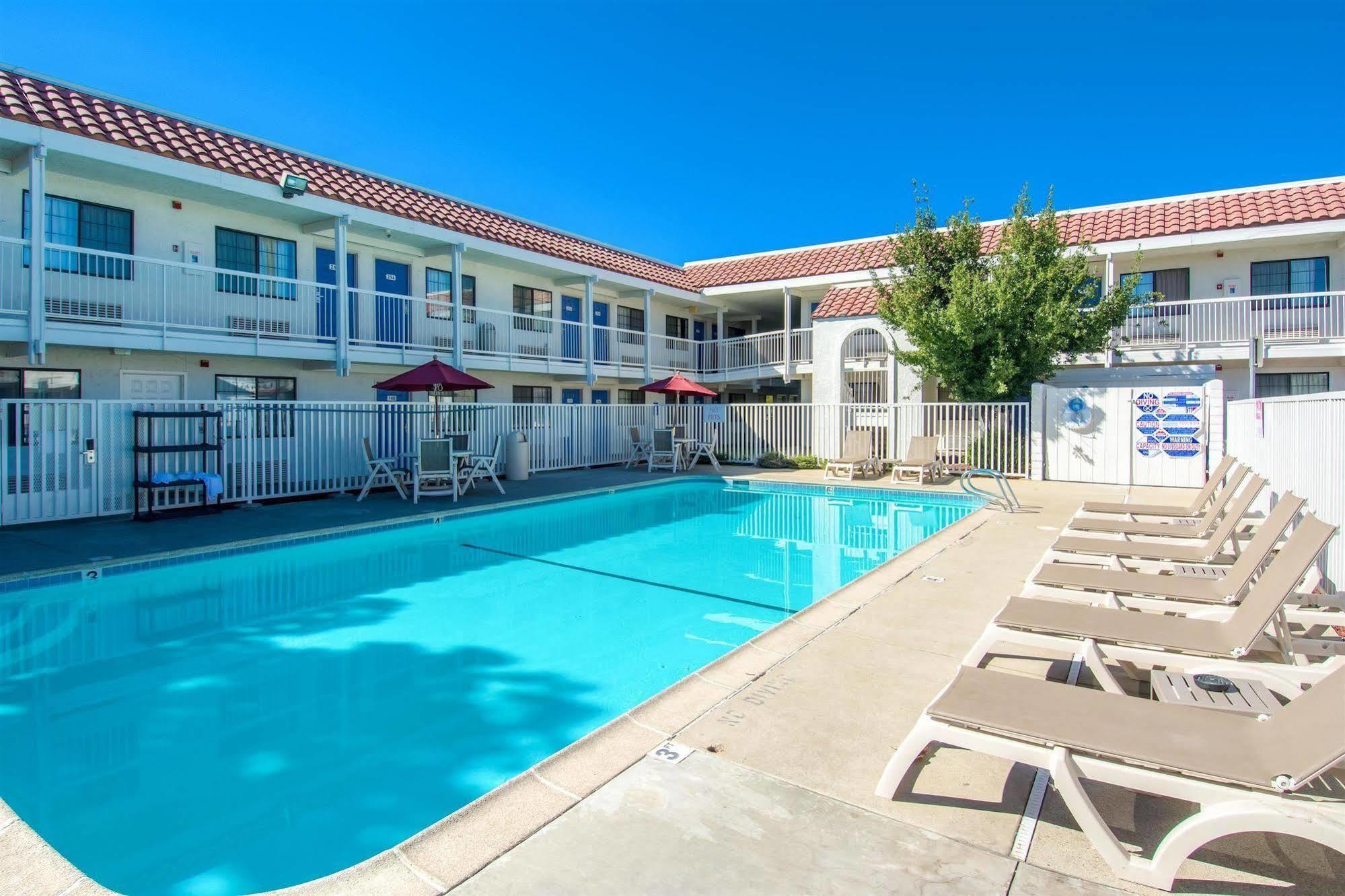 Motel 6-Redding, Ca - South Exterior foto