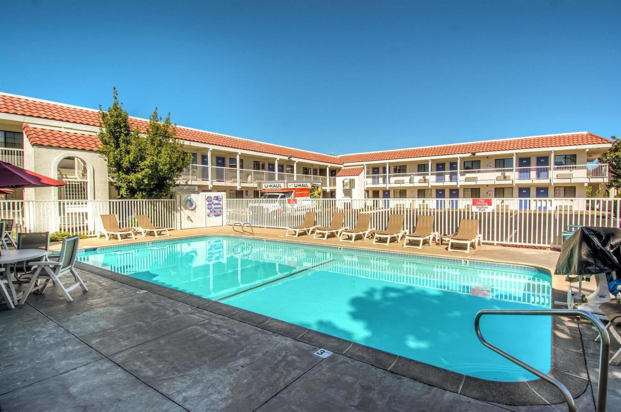 Motel 6-Redding, Ca - South Exterior foto